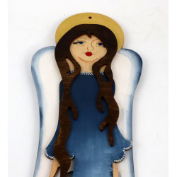 Drewniany anioł w niebieskiej sukni z kwiatami – ręcznie malowany