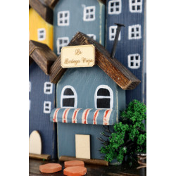 Mały drewniany wieszak z domkami – unikat handmade unikat