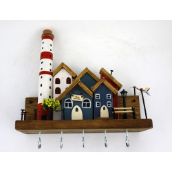 Drewniany wieszak z latarnią morską – rękodzieło unikat, handmade