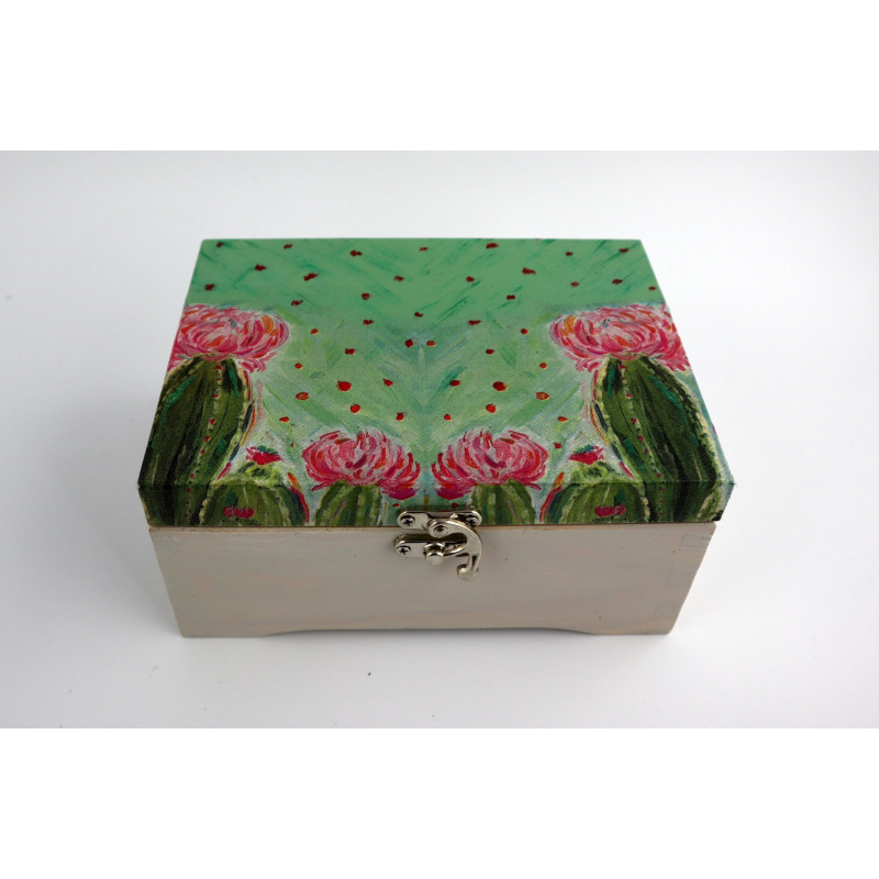 Drewniana skrzynka z kaktusami – ręcznie zdobione pudełko 19x14x9 cm