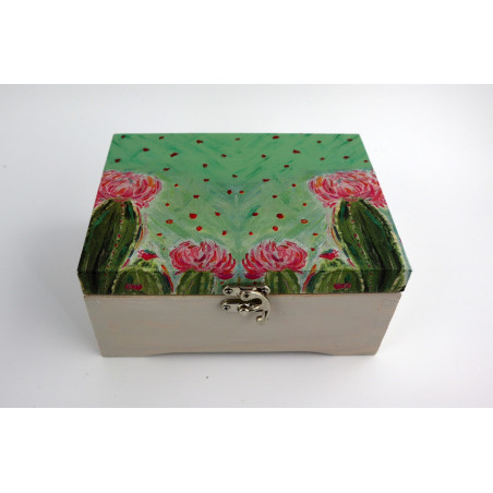 Drewniana skrzynka z kaktusami – ręcznie zdobione pudełko 19x14x9 cm