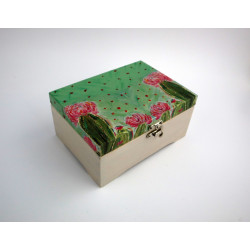 Drewniana skrzynka z kaktusami – ręcznie zdobione pudełko 19x14x9 cm
