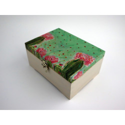 Drewniana skrzynka z kaktusami – ręcznie zdobione pudełko 19x14x9 cm