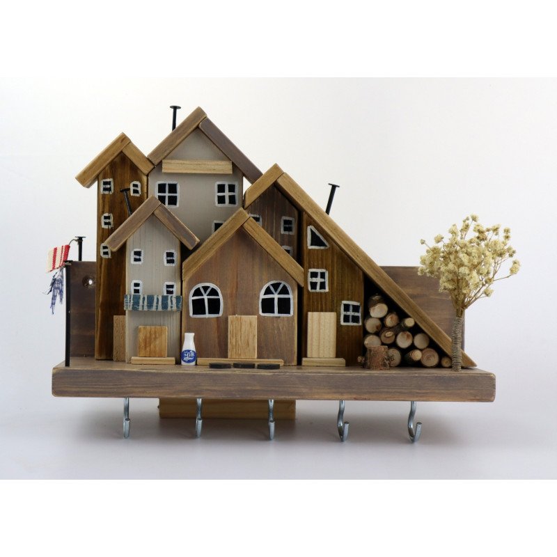 Drewniane miasteczko – wieszak z domkami | rękodzieło