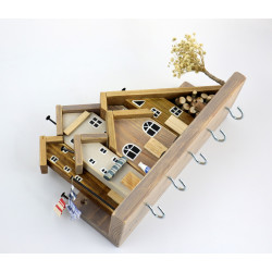 Drewniane miasteczko – wieszak z domkami | rękodzieło