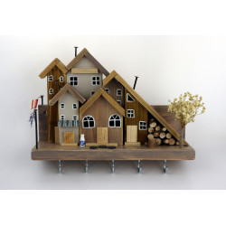 Drewniane miasteczko – wieszak z domkami | rękodzieło