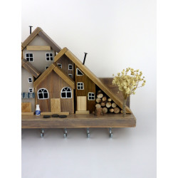 Drewniane miasteczko – wieszak z domkami | rękodzieło