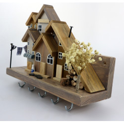 Drewniane miasteczko – wieszak z domkami | rękodzieło