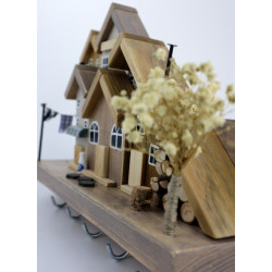 Drewniane miasteczko – wieszak z domkami | rękodzieło