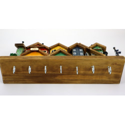 Kolorowe drewniane miasteczko 40 cm – wieszak z domkami handmade