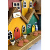 Kolorowe drewniane miasteczko 40 cm – wieszak z domkami handmade