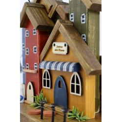 Kolorowe drewniane miasteczko – wieszak z domkami handmade