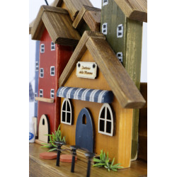 Kolorowe drewniane miasteczko – wieszak z domkami handmade