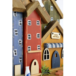 Kolorowe drewniane miasteczko – wieszak z domkami handmade
