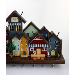 Skandynawskie drewniane miasteczko – wieszak z domkami handmade