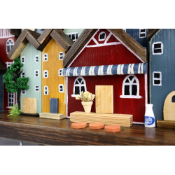 Skandynawskie drewniane miasteczko – wieszak z domkami handmade