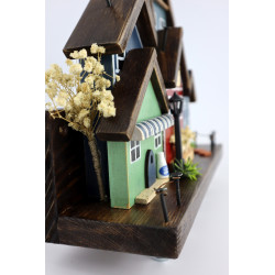 Skandynawskie drewniane miasteczko – wieszak z domkami handmade