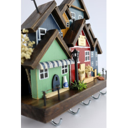 Skandynawskie drewniane miasteczko – wieszak z domkami handmade