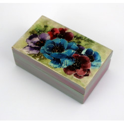 Mini skrzynka drewniana z kwiatami – ręcznie zdobione pudełeczko