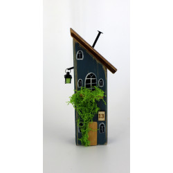 Drewniany domek dekoracyjny premium niebieski z latarenką 16 cm