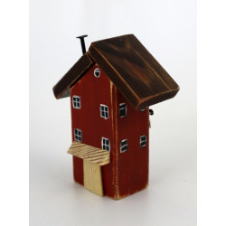 Drewniany domek dekoracyjny premium ceglasty z chorągiewkami 10 cm