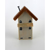 Drewniany domek dekoracyjny premium jasny z zielenią 11 cm