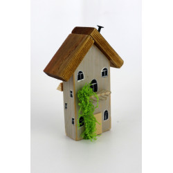 Drewniany domek dekoracyjny premium jasny z zielenią 11 cm