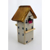 Drewniany domek dekoracyjny premium jasny z balkonikiem 11 cm