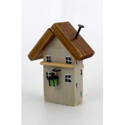 Drewniany domek dekoracyjny premium PUB z latarenką 10 cm