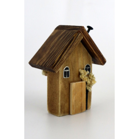 Drewniany domek dekoracyjny premium brązowy z kwiatami 9 cm