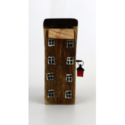 Drewniany domek dekoracyjny premium z czerwoną latarenką 11 cm