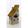 Drewniany domek dekoracyjny premium z czerwoną latarenką 11 cm