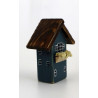 Drewniany domek dekoracyjny premium granatowy z kwiatami 10 cm