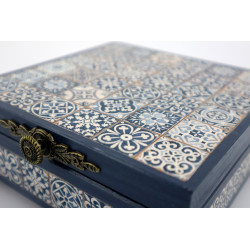 Granatowa szkatułka azulejos na nóżkach 16 × 16 cm | Krakowska Drewutnia