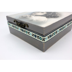 Dziewczynka ze stokrotkami