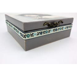 Dziewczynka ze stokrotkami