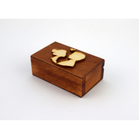 Drewniane pudełko, szkatułka na obrączki + ozdobny mech.