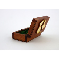 Drewniane pudełko, szkatułka na obrączki + ozdobny mech.