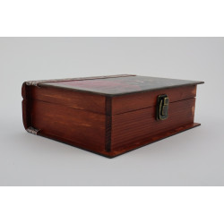 Skrzynka w formie książki z humorystycznym motywem psa.