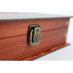 Skrzynka w formie książki z humorystycznym motywem psa.