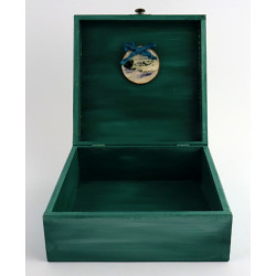 Skrzynka, drewniane pudełko. Prowansalskie miasteczko