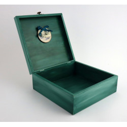 Skrzynka, drewniane pudełko. Prowansalskie miasteczko