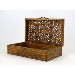 Skrzynka w stylu folkowym - prostota i wyrafinowanie w jednym.