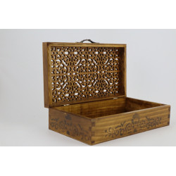 Skrzynka w stylu folkowym - prostota i wyrafinowanie w jednym.