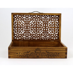 Skrzynka w stylu folkowym - prostota i wyrafinowanie w jednym.