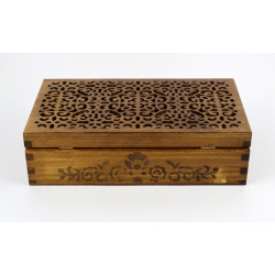 Skrzynka w stylu folkowym - prostota i wyrafinowanie w jednym.