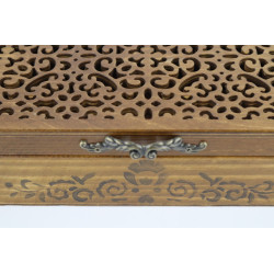 Skrzynka w stylu folkowym - prostota i wyrafinowanie w jednym.