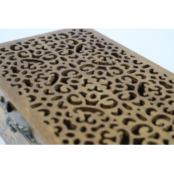 Skrzynka w stylu folkowym - prostota i wyrafinowanie w jednym.