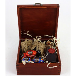 Skrzynka z kogucikami - ludowy urok w Twoim domu