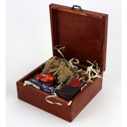 Skrzynka z kogucikami - ludowy urok w Twoim domu